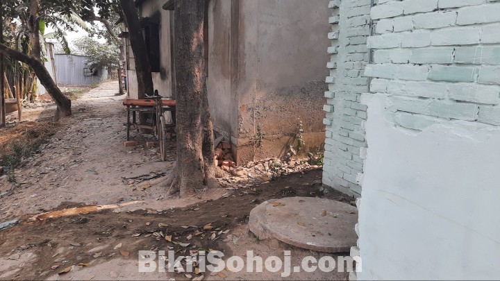 *আর্জেন্ট বিক্রয়* উত্তরায় মোট ৭0লাখে ২.৫কাঠায় বাড়িসহ টিনশেড